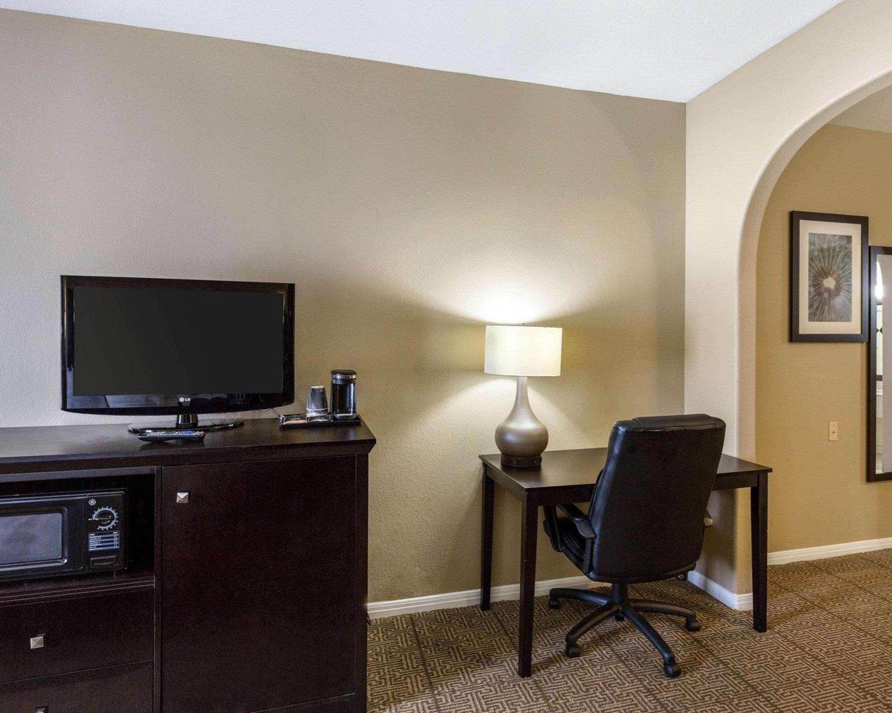 Quality Suites Houston Nw Cy-Fair Jersey Village Εξωτερικό φωτογραφία