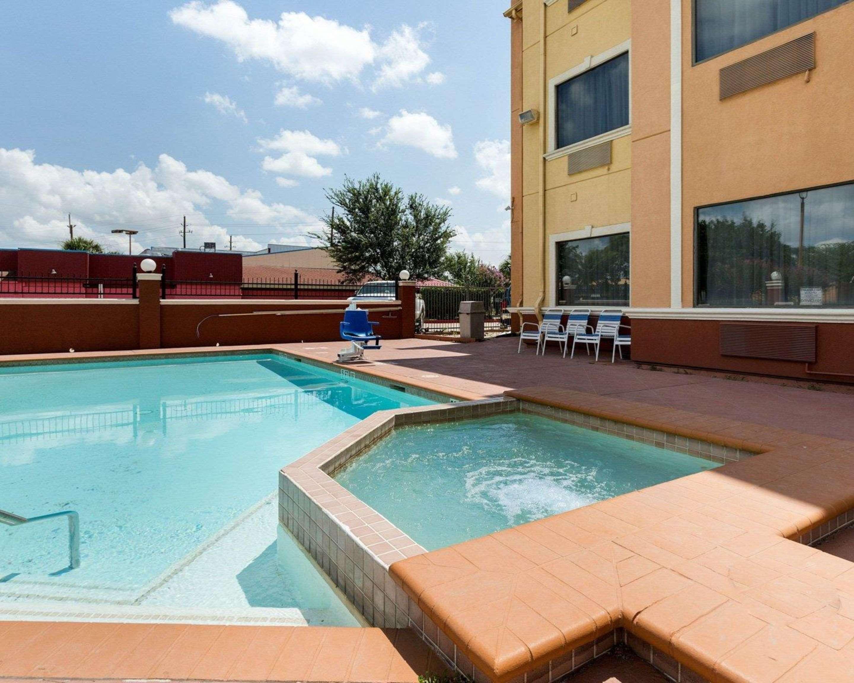Quality Suites Houston Nw Cy-Fair Jersey Village Εξωτερικό φωτογραφία