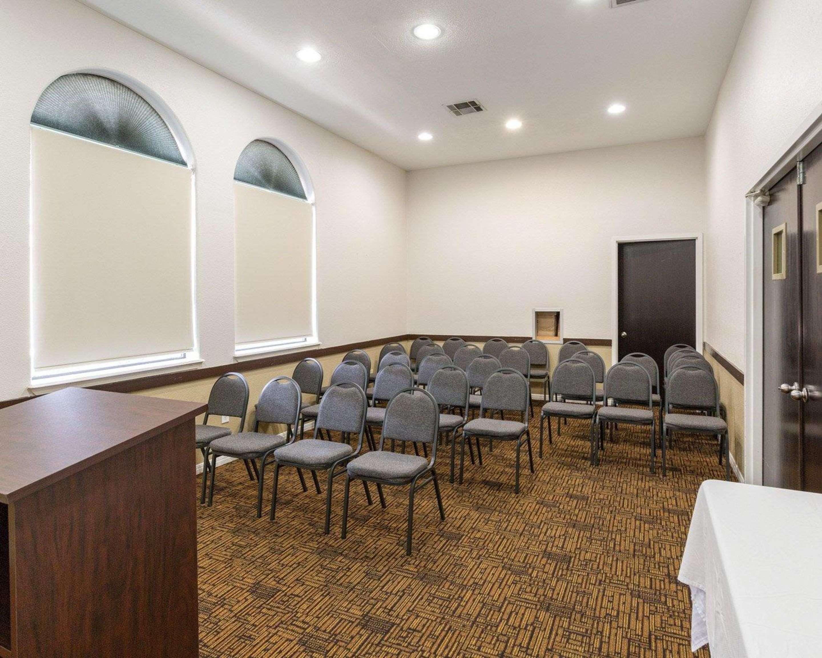 Quality Suites Houston Nw Cy-Fair Jersey Village Εξωτερικό φωτογραφία